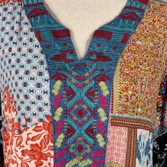 Calessa 2X-Large Tunic Top Embroidered Split V-Neck Floral Stretch 3/4 Sleeves - Picture 2 of 10